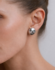 aretes calados con caras, hecho a mano, rostros, marca mexicana, aleación de latón, plateado, arte, aretes chicos, aretes no pesados, summer sale, hot sale, regalo de cumpleaños para mujer, regalo de aniversario para mujer, descuentos, 25% de descuento, meses sin intereses.