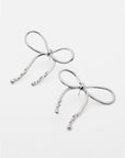 aretes con forma de moño con detalles derretidos, hecho a mano, coquette, marca mexicana, aleación de latón, baño de oro, arte, aretes grandes, aretes no pesados, summer sale, hot sale, regalo de cumpleaños para mujer, regalo de aniversario para mujer, descuentos, 25% de descuento, meses sin intereses.