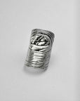 anillo con forma de dedo, hecho a mano, figura humana, marca mexicana, aleación de latón, plateado, arte, Claude Lalanne, anillo chunky, plata .925, summer sale, hot sale, regalo de cumpleaños para mujer, regalo de aniversario para mujer, descuentos, 25% de descuento, meses sin intereses.