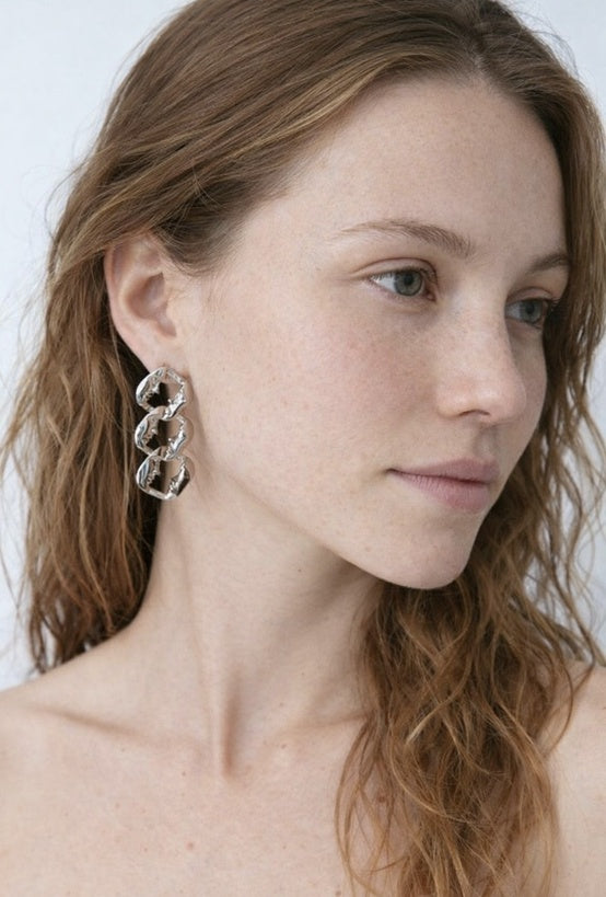aretes largos con perfiles de rostros, hecho a mano, caras, marca mexicana, aleación de latón, plateado, arte, aretes largos, aretes no pesados, summer sale, hot sale, regalo de cumpleaños para mujer, regalo de aniversario para mujer, descuentos, 25% de descuento, meses sin intereses.