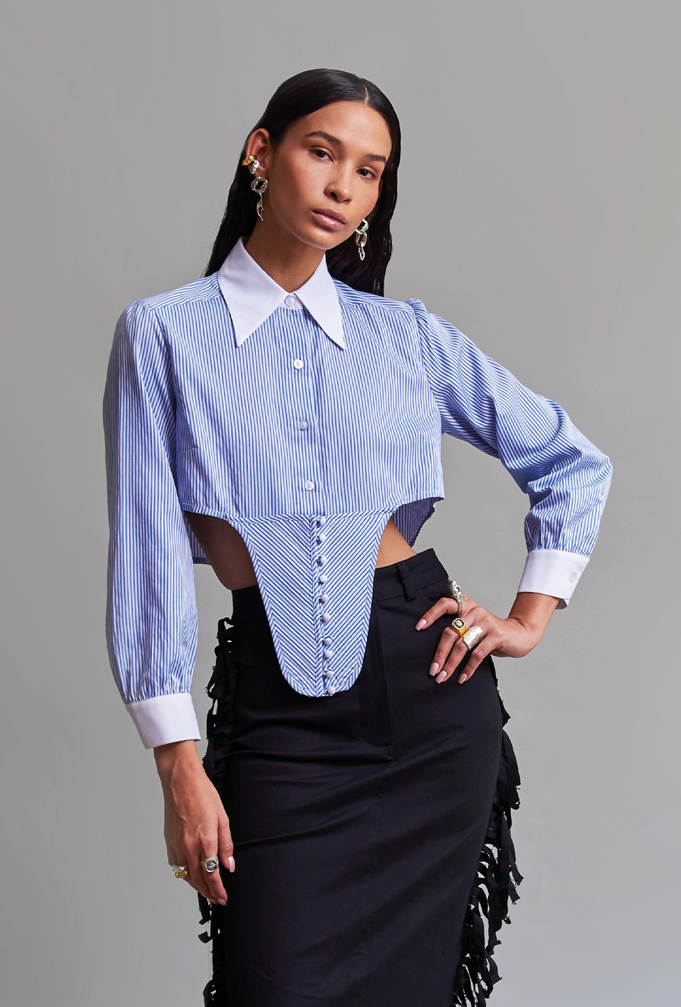 blusa de manga larga, blusa cropped, blusa con accesorio de corset, blusa azul, blusa con cuello formal, blusa para mujer, blusa para hombre, regalo para mujer, regalo para hombre, diseño mexicano, marca mexicana, hecho a mano, hecho en México